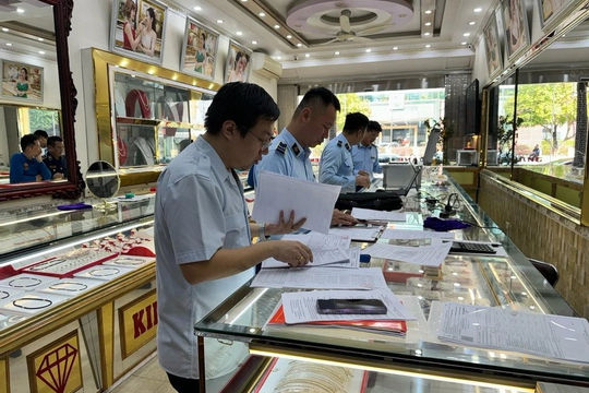 Phối hợp xác minh, xử lý nghiêm các hành vi thao túng thị trường vàng