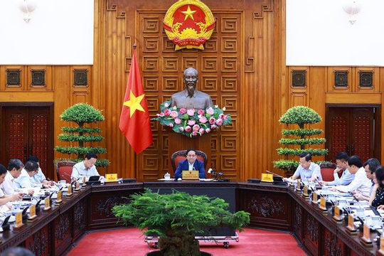 Phấn đấu tăng trưởng đạt cận trên, lạm phát ở cận dưới so với mục tiêu Phấn đấu tăng trưởng đạt cận trên, lạm phát ở cận dưới so với mục tiêu