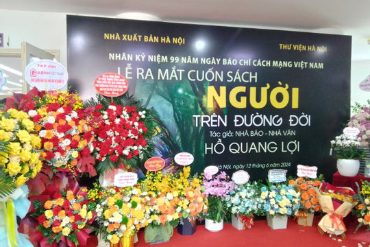 Ra mắt cuốn sách “Người trên đường đời” của nhà báo, nhà văn Hồ Quang Lợi Ra mắt cuốn sách “Người trên đường đời” của nhà báo, nhà văn Hồ Quang Lợi