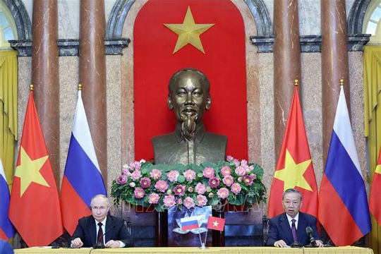 Chủ tịch nước Tô Lâm và Tổng thống Vladimir Putin gặp gỡ báo chí
