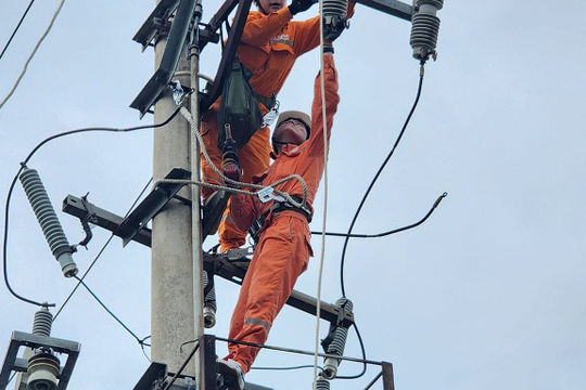 Tiêu thụ điện toàn quốc lập kỷ lục mới, EVN khuyến cáo sử dụng điện tiết kiệm 