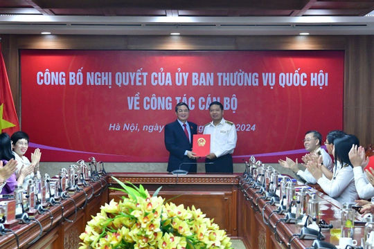 Công bố và trao Nghị quyết nghỉ hưu đối với Phó Tổng Kiểm toán nhà nước Đặng Thế Vinh Công bố và trao Nghị quyết nghỉ hưu đối với Phó Tổng Kiểm toán nhà nước Đặng Thế Vinh