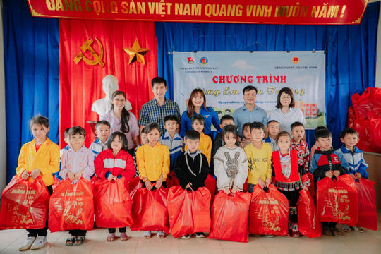 Hình ảnh Kiểm toán viên nhà nước in sâu trong lòng dân bản…. Hình ảnh Kiểm toán viên nhà nước in sâu trong lòng dân bản….