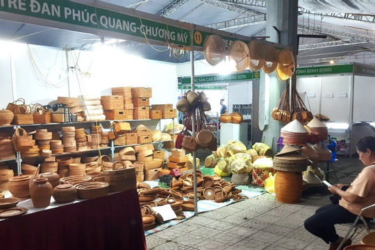 Tháo gỡ khó khăn, thúc đẩy sản xuất kinh doanh  tại các làng nghề