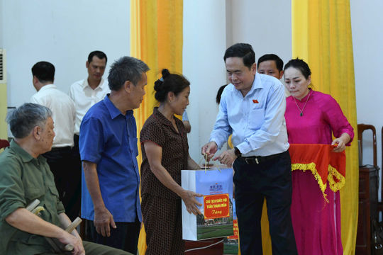 Chủ tịch Quốc hội: Bảo đảm gia đình thương binh, liệt sĩ được thụ hưởng đầy đủ chính sách của Đảng và Nhà nước