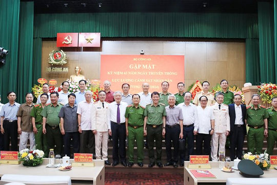 Bộ Công an kỷ niệm 62 năm Ngày truyền thống lực lượng Cảnh sát nhân dân