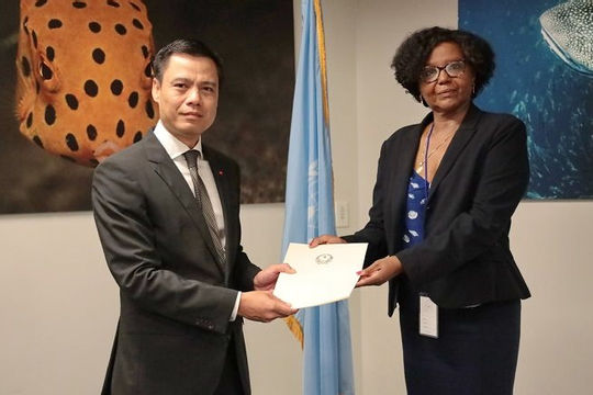 Việt Nam nộp Đệ trình Ranh giới thềm lục địa mở rộng ở khu vực giữa Biển Đông