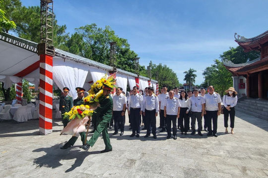 KTNN chuyên ngành Ia dâng hương tưởng niệm các Anh hùng liệt sĩ tại Nghĩa trang Liệt sĩ quốc tế Việt - Lào KTNN chuyên ngành Ia dâng hương tưởng niệm các Anh hùng liệt sĩ tại Nghĩa trang Liệt sĩ quốc tế Việt - Lào