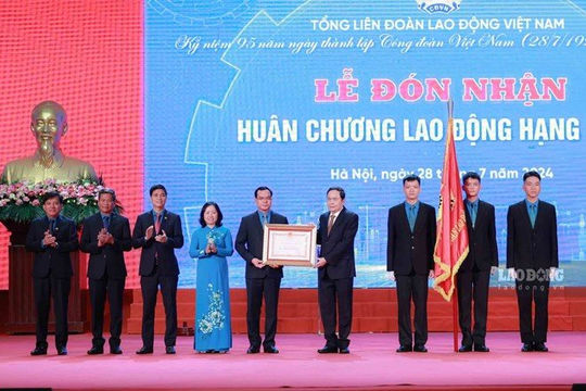 Tổng Liên đoàn lao động Việt Nam đón nhận Huân chương Lao động hạng Nhất