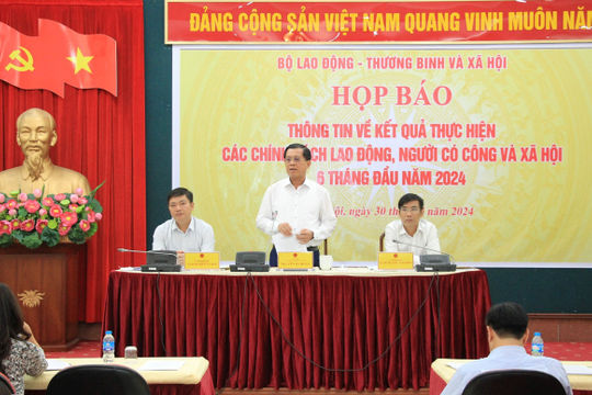 Thực hiện chính sách tiền lương mới và làm tốt công tác chăm sóc người có công