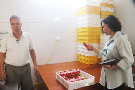 Hà Nội: Tăng cường kiểm soát an toàn thực phẩm xung quanh trường học  Hà Nội: Tăng cường kiểm soát an toàn thực phẩm xung quanh trường học