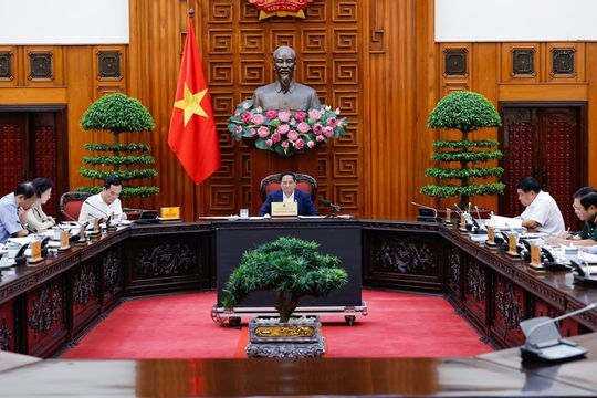 Kiện toàn cơ cấu tổ chức của Chính phủ theo hướng tinh gọn, tăng cường phân cấp, phân quyền