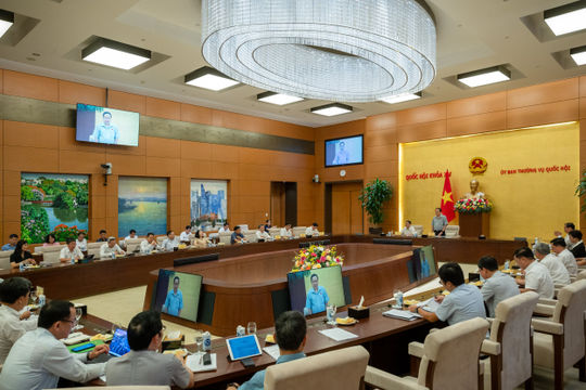 Chủ tịch Quốc hội: Bảo đảm quản trị quốc gia bằng Hiến pháp và pháp luật Chủ tịch Quốc hội: Bảo đảm quản trị quốc gia bằng Hiến pháp và pháp luật