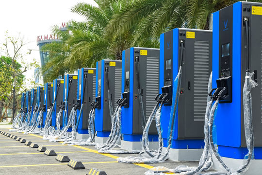 Đề xuất cơ chế hỗ trợ giá điện đối với trạm sạc phục vụ phương tiện giao thông xanh