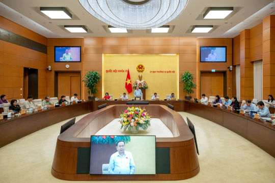 Ủy ban Thường vụ Quốc hội bế mạc Phiên họp chuyên đề pháp luật