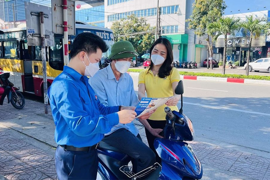 Ra quân tuyên truyền, vận động người dân tham gia bảo hiểm xã hội, bảo hiểm y tế