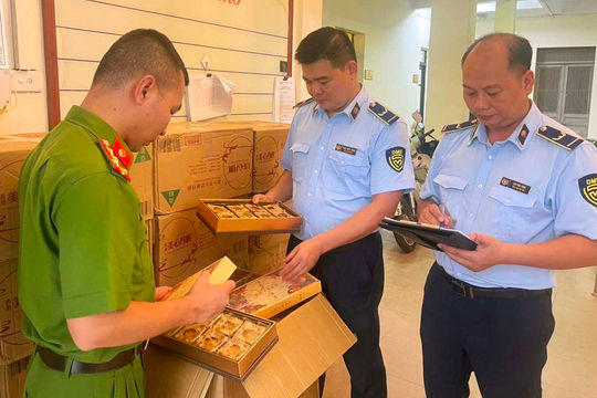 Hà Nội tiếp tục ra quân kiểm tra, kiểm soát bánh Trung thu nhập lậu