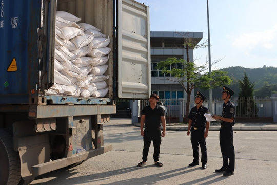 Cao Bằng: Thu thuế xuất nhập khẩu đạt 711,67 tỷ đồng Cao Bằng: Thu thuế xuất nhập khẩu đạt 711,67 tỷ đồng