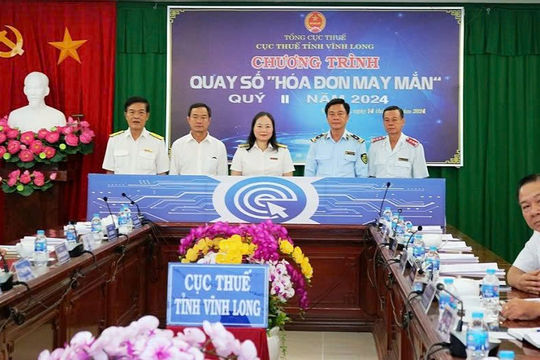 21 cá nhân trúng thưởng chương trình hoá đơn may mắn do Cục Thuế Vĩnh Long tổ chức