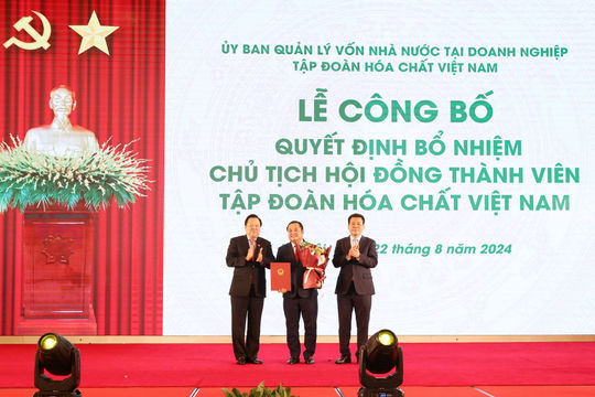 Công bố và trao Quyết định bổ nhiệm đồng chí Phùng Quang Hiệp giữ chức vụ Bí thư Đảng ủy, Chủ tịch HĐTV Tập đoàn Hóa chất Việt Nam