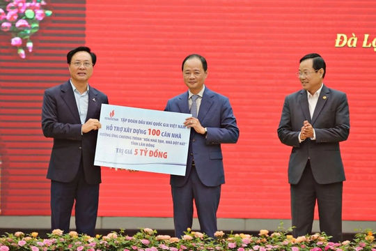 Tập đoàn Dầu khí ủng hộ 5 tỷ đồng "Xóa nhà tạm, nhà dột nát" tỉnh Lâm Đồng