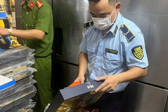 Hà Nội: Xử phạt 96 triệu đồng với hàng hóa nhập lậu tại cửa hàng “Siêu thị người Hoa” Hà Nội: Xử phạt 96 triệu đồng với hàng hóa nhập lậu tại cửa hàng “Siêu thị người Hoa”