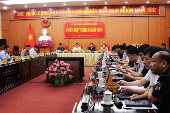 Hà Giang: Triển khai đồng bộ các giải pháp để hoàn thành mục tiêu tăng trưởng kinh tế  Hà Giang: Triển khai đồng bộ các giải pháp để hoàn thành mục tiêu tăng trưởng kinh tế