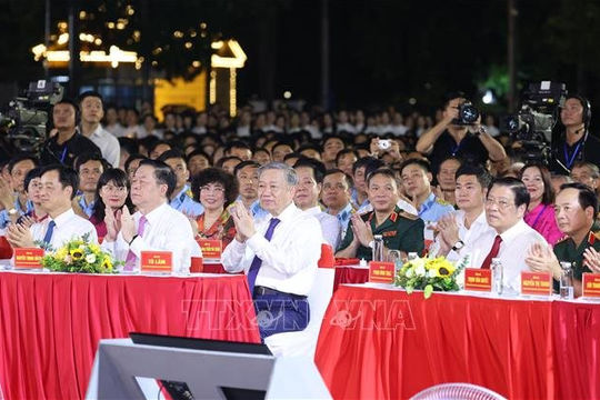 Tổng Bí thư, Chủ tịch nước Tô Lâm dự chương trình chính luận nghệ thuật đặc biệt "Lời Người để lại"