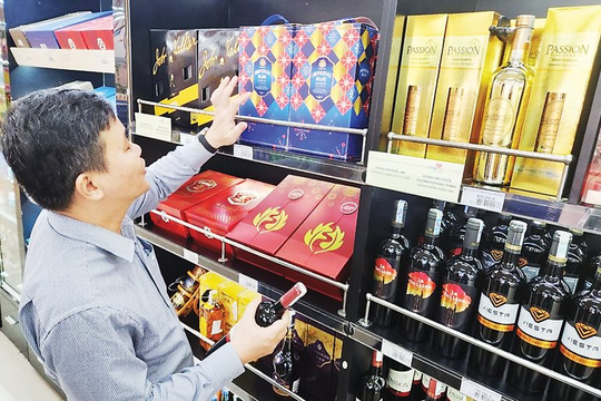 Tăng thuế rượu, bia: Cân nhắc lộ trình phù hợp để nuôi dưỡng nguồn thu Tăng thuế rượu, bia: Cân nhắc lộ trình phù hợp để nuôi dưỡng nguồn thu