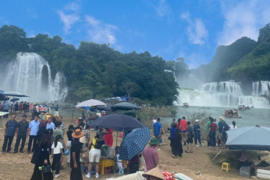 Cao Bằng: Doanh thu từ du lịch đạt 53 tỷ đồng dịp nghỉ lễ Quốc khánh  Cao Bằng: Doanh thu từ du lịch đạt 53 tỷ đồng dịp nghỉ lễ Quốc khánh