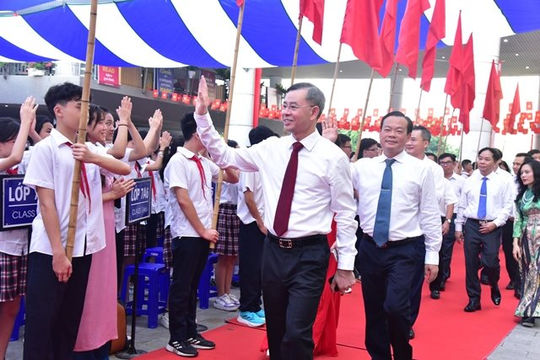 Tổng Kiểm toán nhà nước Ngô Văn Tuấn dự Lễ Khai giảng tại Trường THCS Cầu Giấy