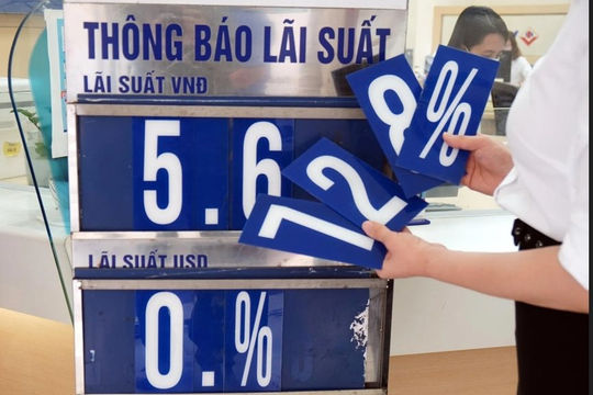 Diễn biến trái chiều của lãi suất huy động Diễn biến trái chiều của lãi suất huy động