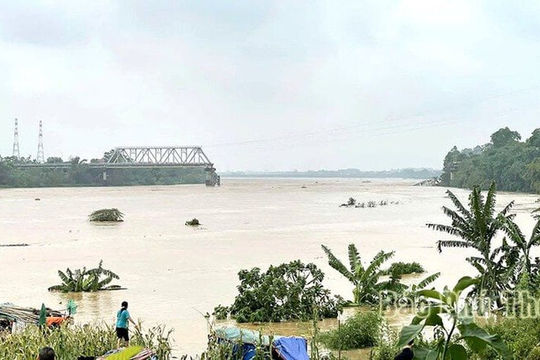 Tập trung khắc phục sự cố sập cầu Phong Châu, ứng phó, khắc phục hậu quả mưa lũ, sạt lở