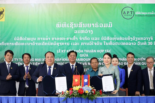 Bình Điền xuất khẩu phân bón NPK Đầu Trâu và chuyển giao tiến bộ khoa học cho nông dân Lào