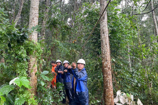 Nỗ lực vận hành nguồn điện ổn định, an toàn ở các tỉnh sau bão số 3, khôi phục cấp điện gần 100% cho Hà Nội 