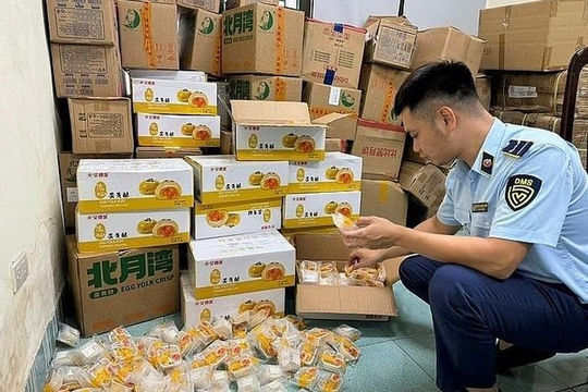 Phát hiện và xử lý lô bánh trung thu nhập lậu lớn 13.000 chiếc tại quận Hoàng Mai, Hà Nội