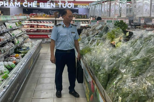 QLTT Hà Nội khẩn trương vào cuộc kiểm tra thị trường, đảm bảo bình ổn giá và xử lý nghiêm vi phạm sau bão số 3 