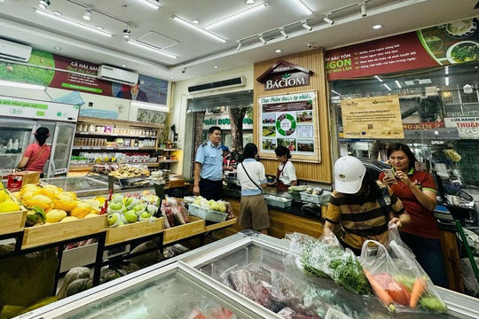 Bão số 3: Bộ Công Thương khuyến cáo dự trữ nhu yếu phẩm đủ dùng, ưu tiên khu vực chịu ảnh hưởng nặng 