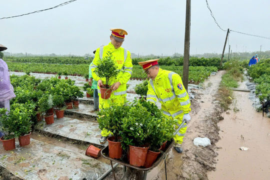 Tăng cường ứng phó, đảm bảo an toàn cho người dân và tài sản Tăng cường ứng phó, đảm bảo an toàn cho người dân và tài sản