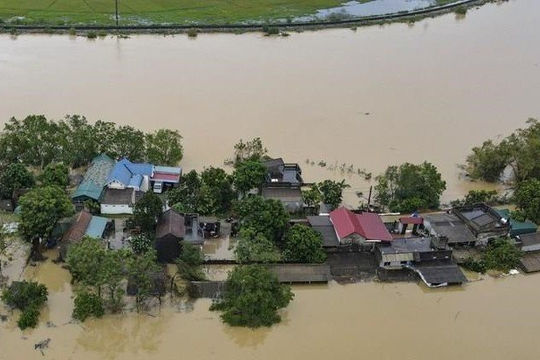 Hà Nội vẫn còn hơn 30.500 người phải sơ tán tránh ngập lụt