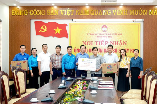 VINACHEM: Thăm hỏi, động viên, trao quà ủng hộ người dân, người lao động  bị thiệt hại bởi bão số 3