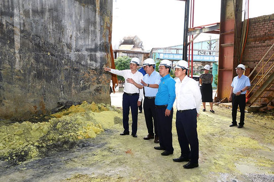 Tập đoàn Hóa chất Việt Nam thăm hỏi, động viên người lao động DAP-VINACHEM chịu ảnh hưởng cơn bão số 3