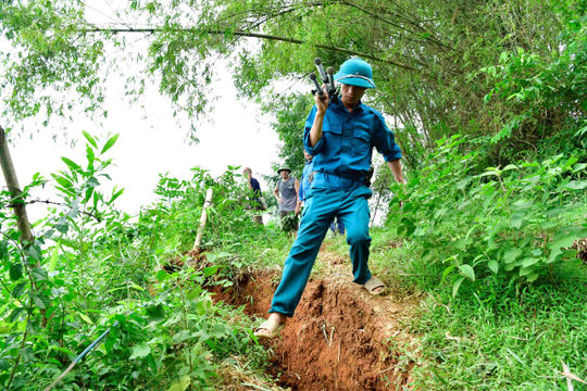 Huyện Lạc Sơn: Di dời khẩn cấp hàng trăm người dân khỏi vùng nguy hiểm