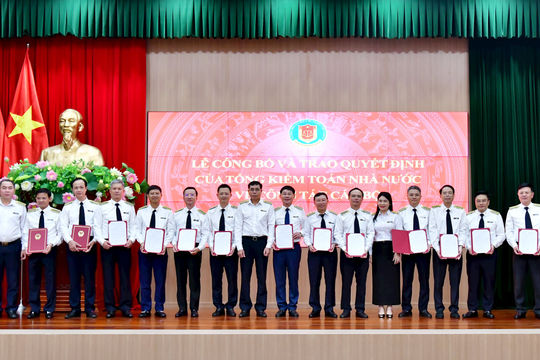 Kiểm toán nhà nước trao Quyết định điều động, bổ nhiệm 21 công chức lãnh đạo cấp Vụ