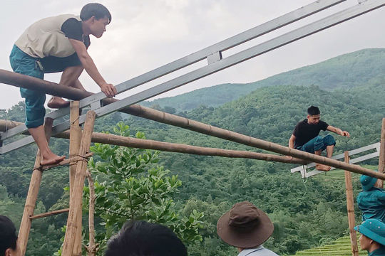 Xuất hiện thêm điểm sạt lở, huyện Lạc Sơn di dời khẩn cấp người dân