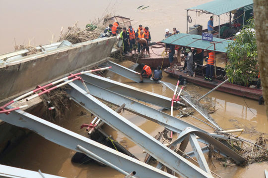 Ngân sách chi hơn 9 tỷ đồng trục vớt cầu Phong Châu