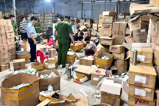 Quản lý thị trường Hà Nội: Tăng cường kiểm soát vi phạm trên thương mại điện tử Quản lý thị trường Hà Nội: Tăng cường kiểm soát vi phạm trên thương mại điện tử