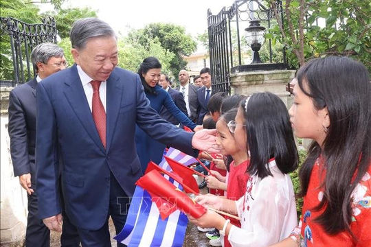 Tổng Bí thư, Chủ tịch nước Tô Lâm thăm Đại sứ quán và cộng đồng người Việt Nam tại Cuba