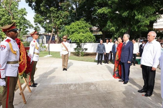 Tổng Bí thư, Chủ tịch nước Tô Lâm đặt vòng hoa tại Tượng đài Chủ tịch Hồ Chí Minh ở La Habana Tổng Bí thư, Chủ tịch nước Tô Lâm đặt vòng hoa tại Tượng đài Chủ tịch Hồ Chí Minh ở La Habana