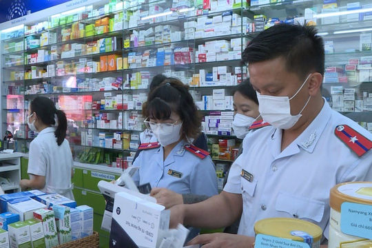 Hà Nội tiếp tục “mạnh tay” xử phạt 11 cơ sở y tế và dược phẩm  Hà Nội tiếp tục “mạnh tay” xử phạt 11 cơ sở y tế và dược phẩm